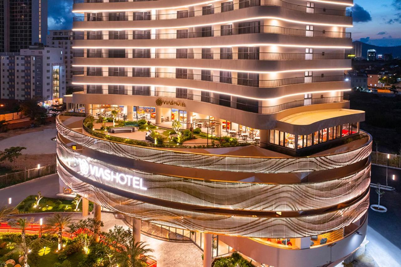 Vias Hotel Vung Tau - Transportation Included Exterior foto The hotel at night