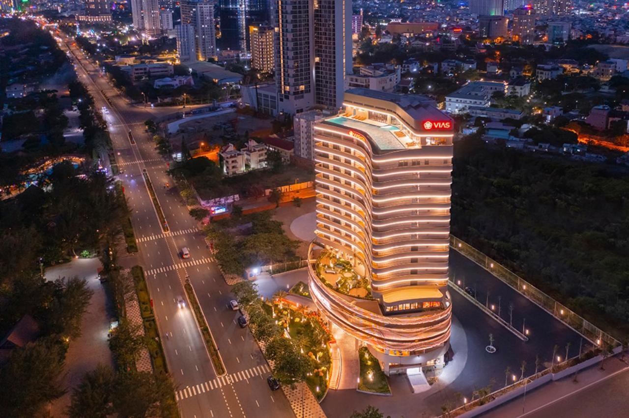 Vias Hotel Vung Tau - Transportation Included Exterior foto The hotel at night
